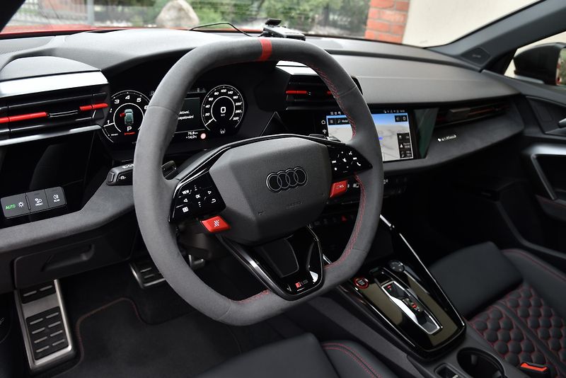 Audi RS 3 2.5 TFSi 294 kW /// REZERVACE  - fotka 13 z 51