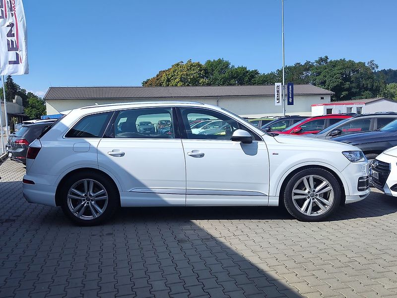 Audi Q7 3.0 TDI/200kW S-Line ČR - fotka 4 z 41