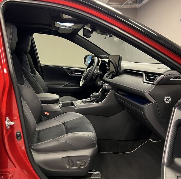 Toyota RAV4 2,5 Hybrid AT AWD GR SPORT Sky - fotka 13 z 23