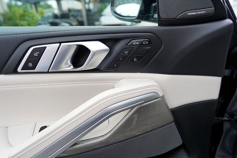 BMW X6 M50i xDrive Lasery, ČR, 530PS - fotka 20 z 48
