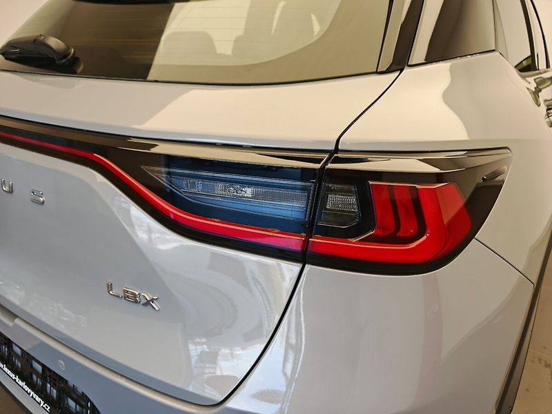 Lexus LBX ELEGANT TECH - fotka 9 z 39