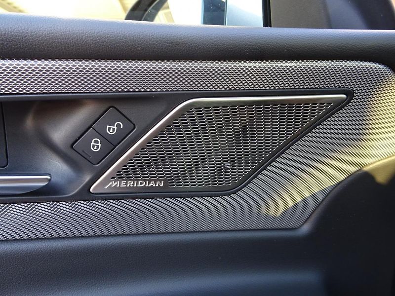Jaguar XE D180 R - Dynamic SE - fotka 33 z 47