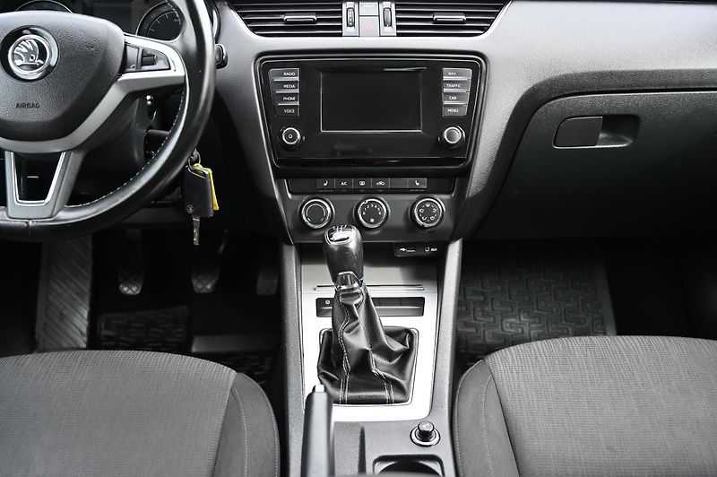 Škoda Octavia 1.6TDI 77KW Edition 4/2015 - fotka 11 z 41