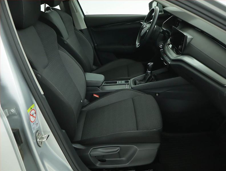 Škoda Octavia (2023) Ambition 2.0 TDI, ČR,1.maj - fotka 9 z 14