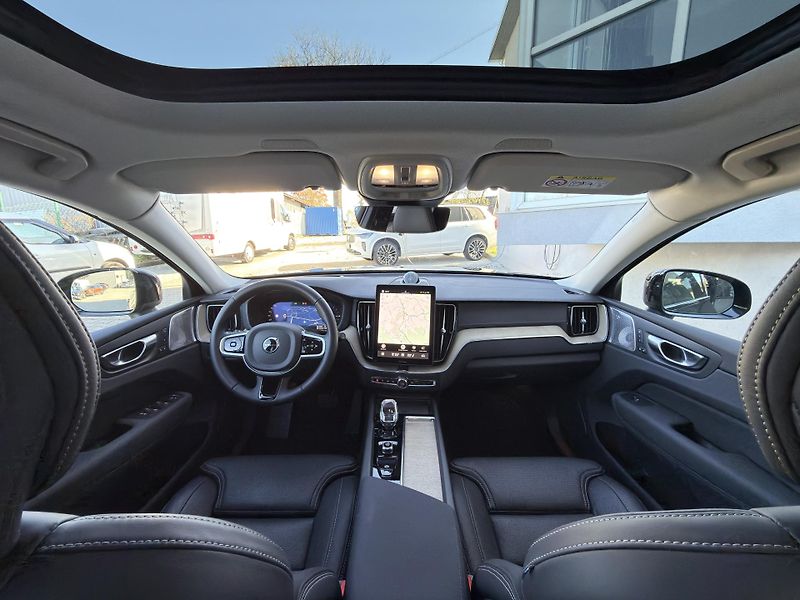 Volvo XC60 T8 AWD ULTRA DARK / B&W VZDUCH - fotka 18 z 57
