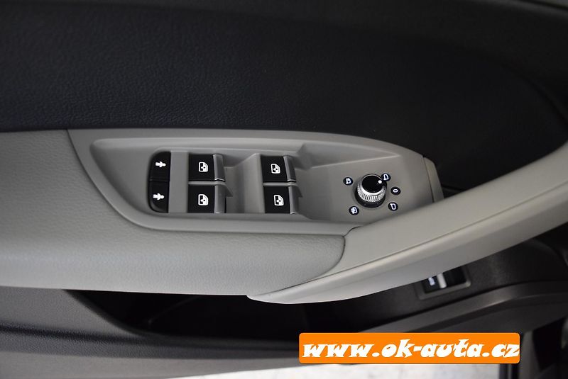Audi Q5 2.0 TDI QUATTRO PRAV.SERVIS - fotka 39 z 60