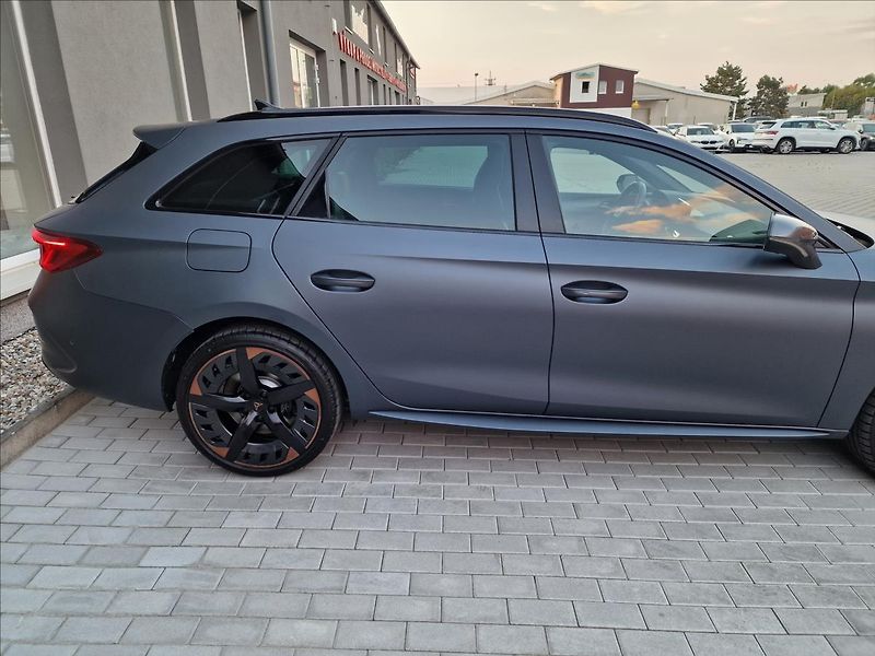 Cupra Leon 1.4TSI e-HYBRID 180kW DSG ST - fotka 42 z 50