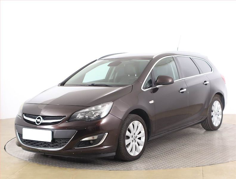 Opel Astra (2013) 1.4 T, Tempomat - fotka 2 z 15