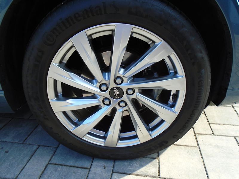 Ford Kuga 2,0EcoBlue 140kW AWD Vignale A - fotka 12 z 50