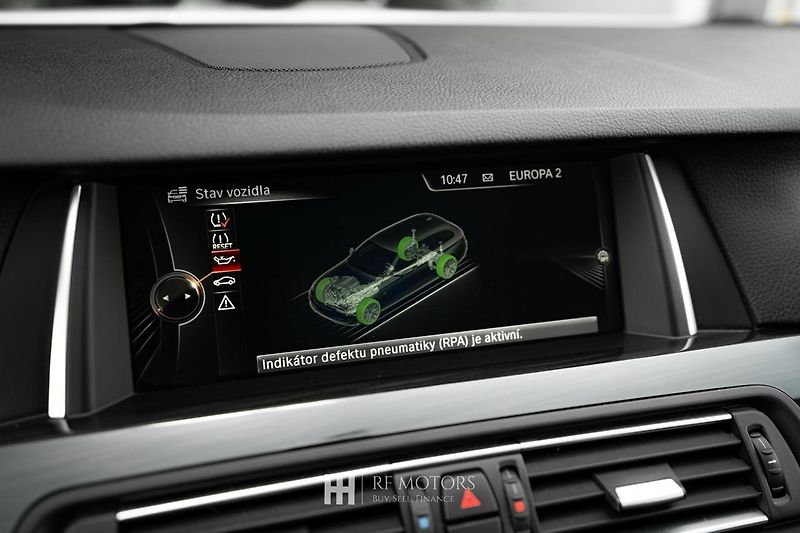 BMW Řada 5 (2013) M550d xDrive 280kW Touring - fotka 47 z 51