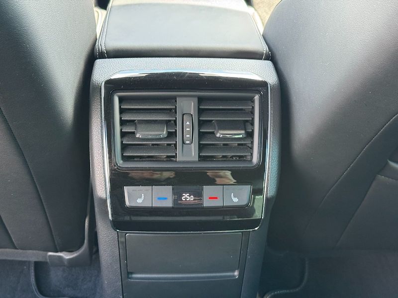 Škoda Superb (2023) Sportline 2.0 TDI 4x4 147kW - fotka 15 z 36