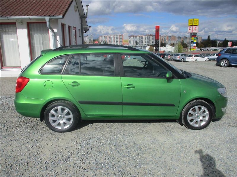 Škoda Fabia 1,2 TSI, klima, servis, tažné, - fotka 4 z 45