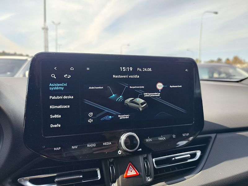 Hyundai i30 1.5 T-GDI/103kW N-Line DCT - fotka 17 z 33