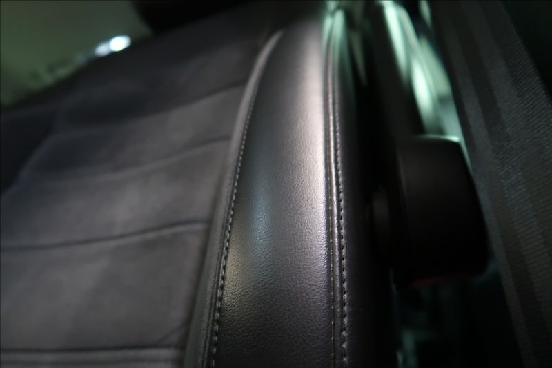 Volkswagen Multivan 2,0 TDI DSG 4MOTION HIGHLINE - fotka 27 z 45