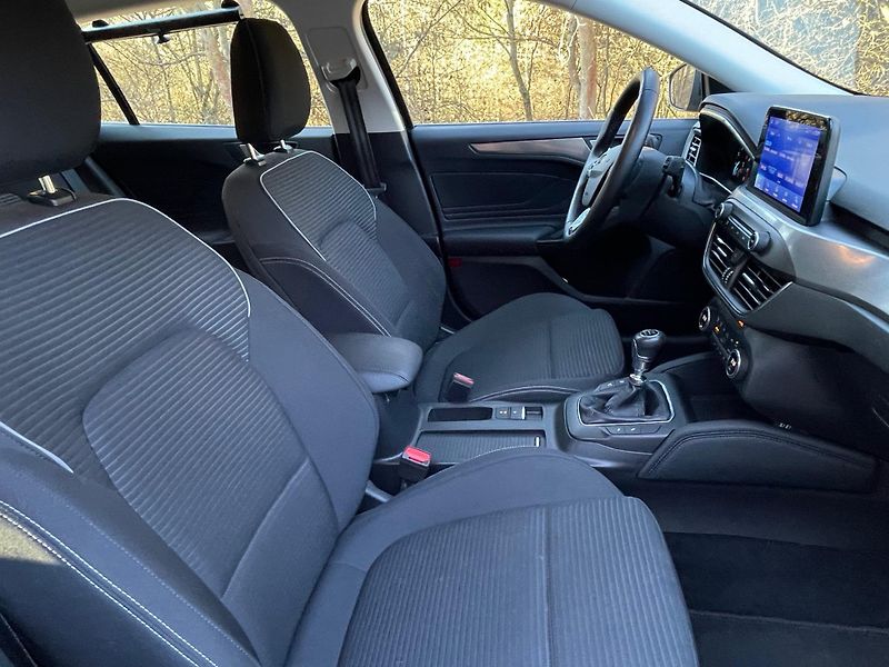 Ford Focus (2021) 1.0 EcoBoost mHEV Titanium - fotka 23 z 36