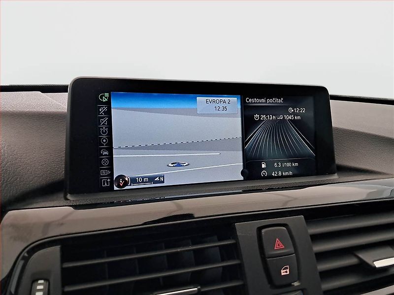 BMW Řada 3 (2015) 320 d, Automat, Navi, Xenony - fotka 18 z 19