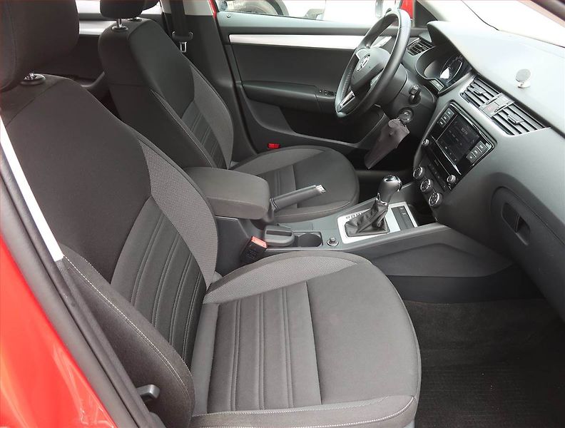 Škoda Octavia (2019) 1.6 TDI, Automat, Serv.kniha - fotka 9 z 16