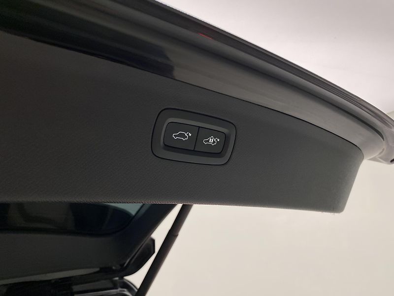 Volvo XC90 D5 AWD INSCRIPTION REZERVACE - fotka 33 z 49