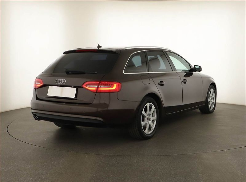 Audi A4 (2015) 2.0 TDI, Automat, Navi, Xenony - fotka 5 z 15