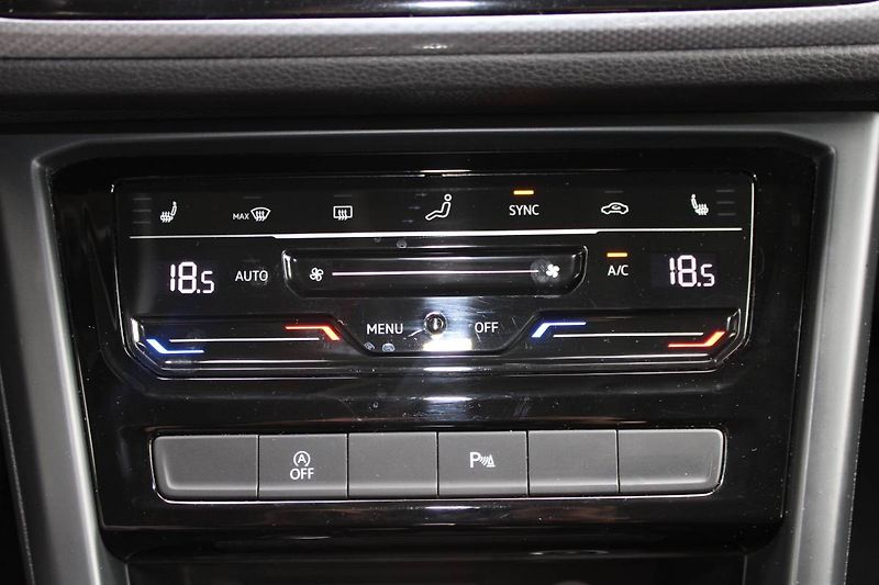 Volkswagen Touran (2023) 1.5 TSI DSG 7 míst Tažné LED - fotka 24 z 35