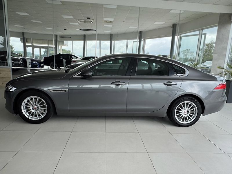 Jaguar XF 20d Prestige*Kamera*Meridian - fotka 8 z 35