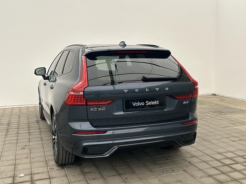 Volvo XC60 2.0  B4 4x4 ULTIMATE - fotka 3 z 33
