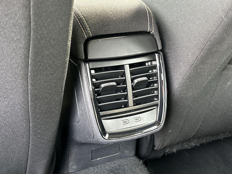 Škoda Kamiq (2021) 1.0 TSI DSG Style - fotka 27 z 31