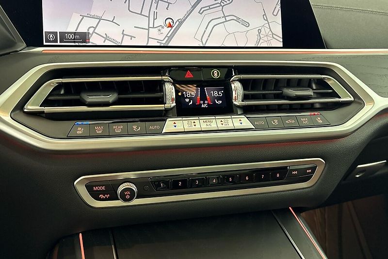 BMW X7 M50i - fotka 26 z 31