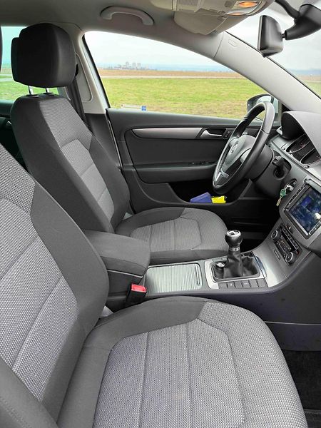 Volkswagen Passat (2012) 2.0 /103kW - fotka 15 z 15