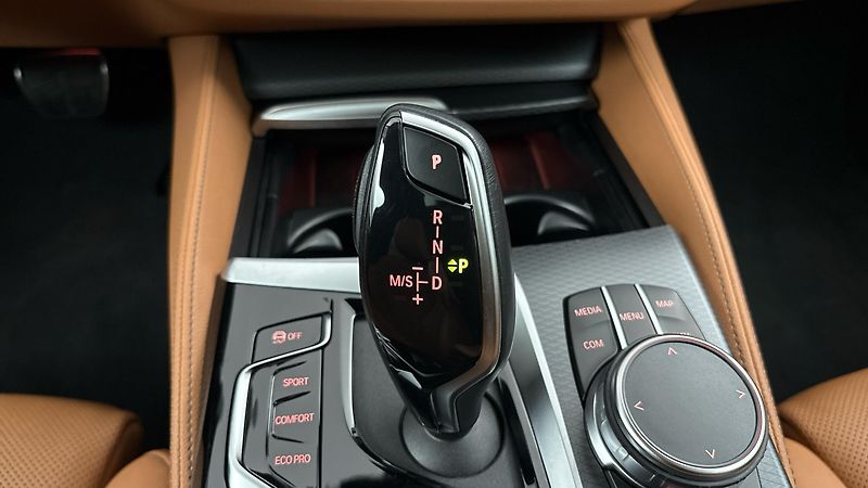 BMW Řada 5 540i AUT M-paket - fotka 26 z 32