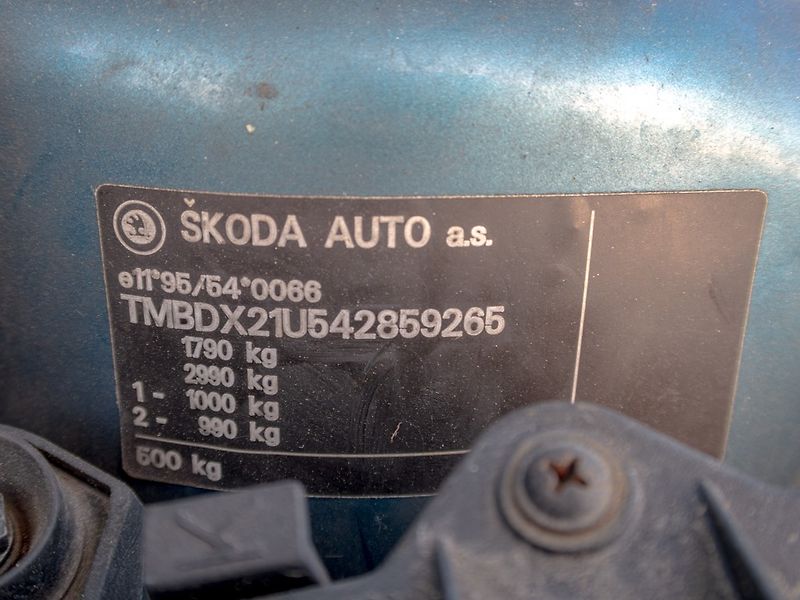 Škoda Octavia (2003) 1.6MPI 75KW – PO ROZVODECH - fotka 33 z 35