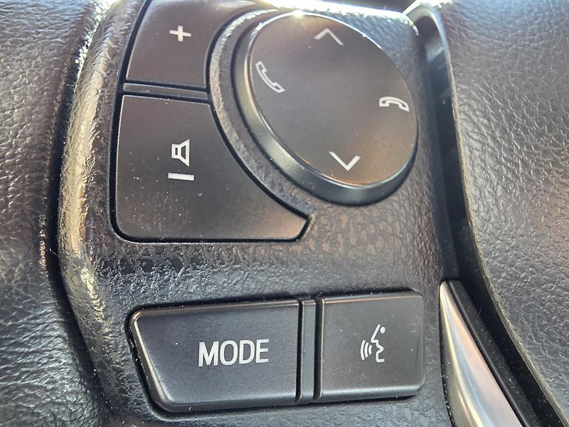 Toyota Corolla 1.6-AUTOMAT-NAVI-KAMERA - fotka 23 z 26