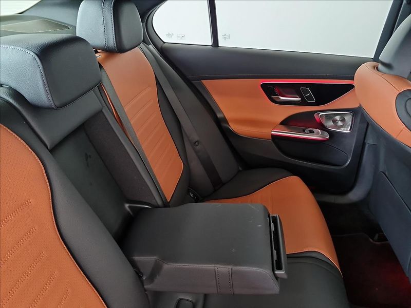 Mercedes-Benz Třídy C 300 d 4MATIC AMG Style Edition - fotka 20 z 22