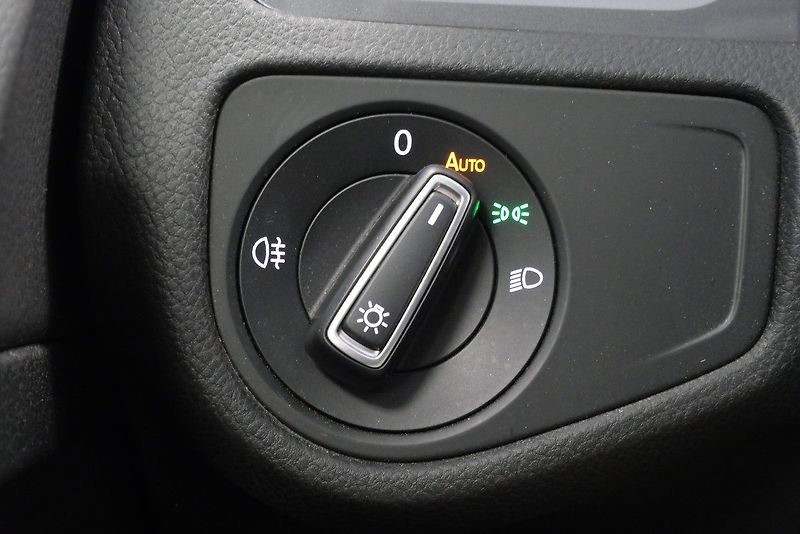 Volkswagen e-Golf - fotka 13 z 23