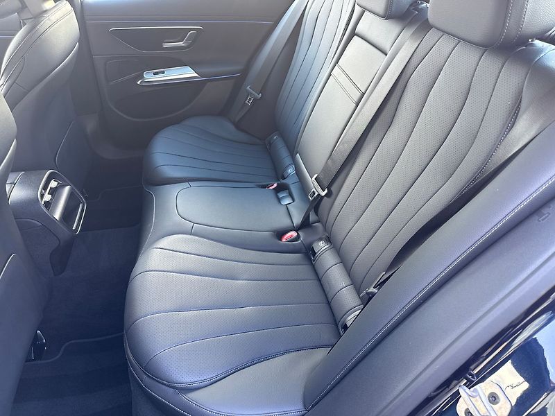 Mercedes-Benz Třídy E 220d 4MATIC AVANTGARDE - fotka 14 z 19