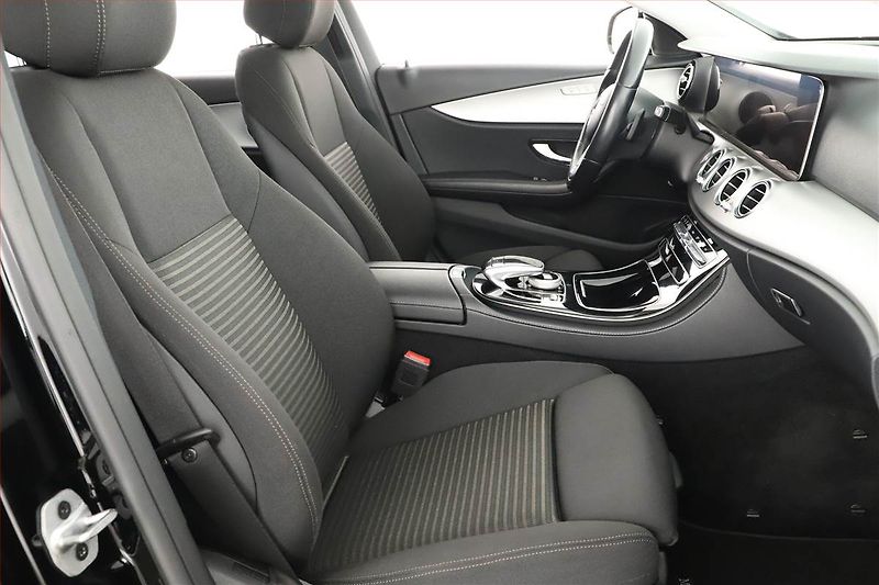 Mercedes-Benz Třídy E (2021) E 220 d - fotka 7 z 26