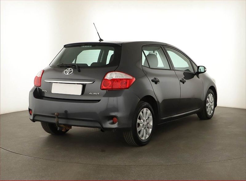 Toyota Auris (2011) 1.6 Valvematic, ČR,1.maj - fotka 5 z 15