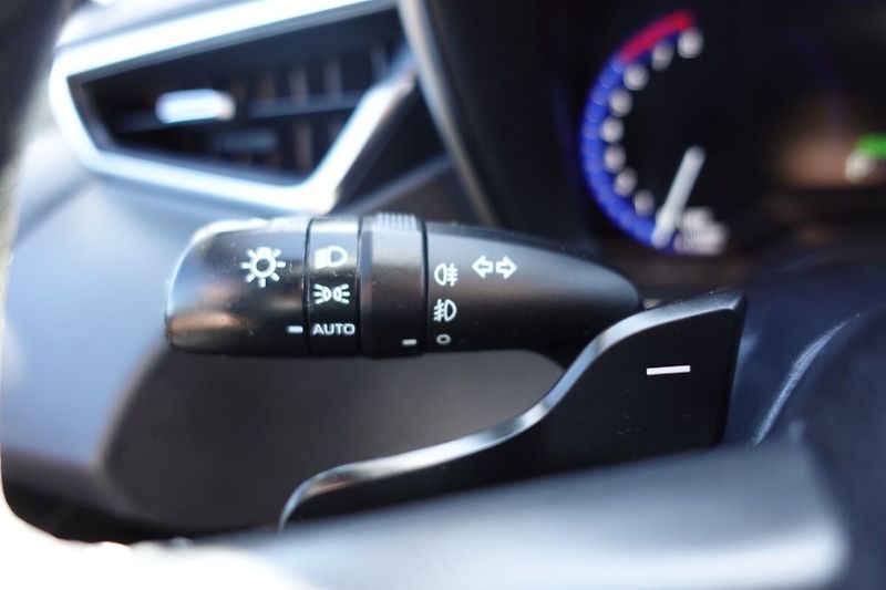 Toyota Corolla 2.0HSD e-CVT Comfort Tech - fotka 24 z 30