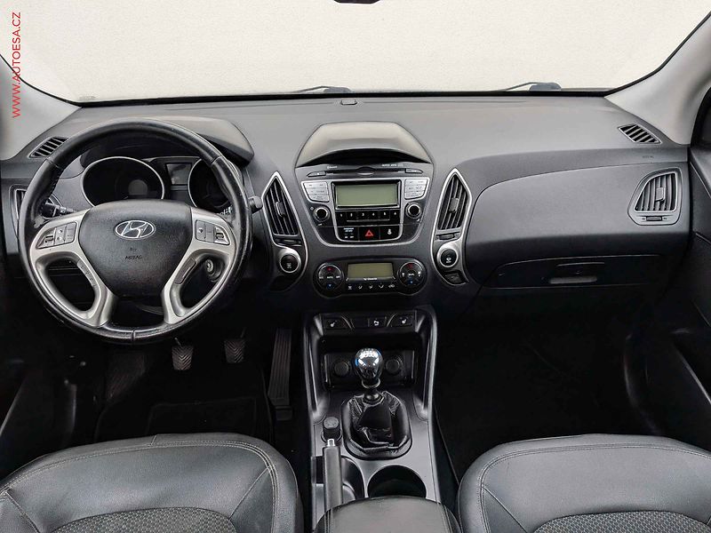 Hyundai ix35 (2012) 1.6GDi, ČR, AC, TZ, park - fotka 8 z 16