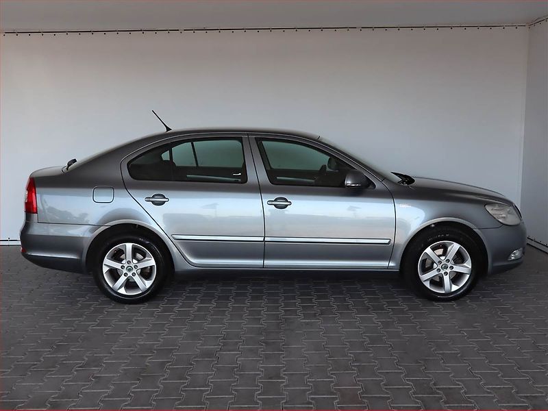 Škoda Octavia (2012) 1.6 TDI, Tempomat - fotka 6 z 16