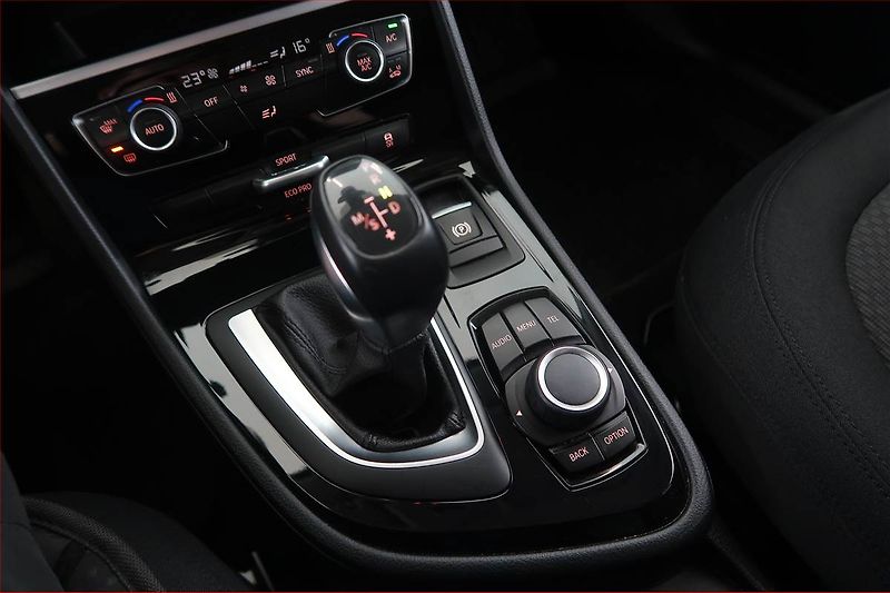 BMW Řada 2 (2016) 218i Active Tourer, Automat - fotka 13 z 18