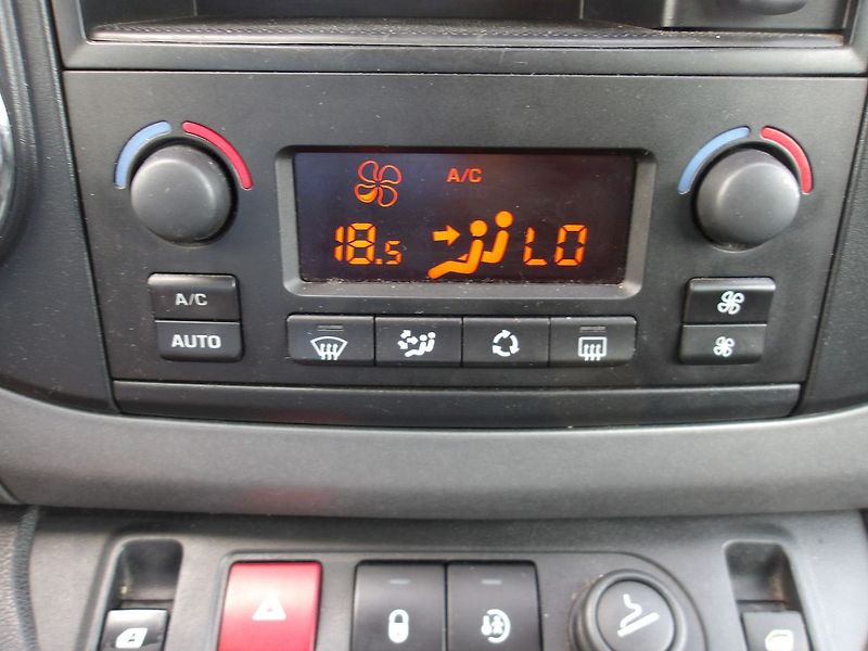 Peugeot Partner Tepee 1,6HDi MULTISPACE(2xšoupačky) - fotka 23 z 33