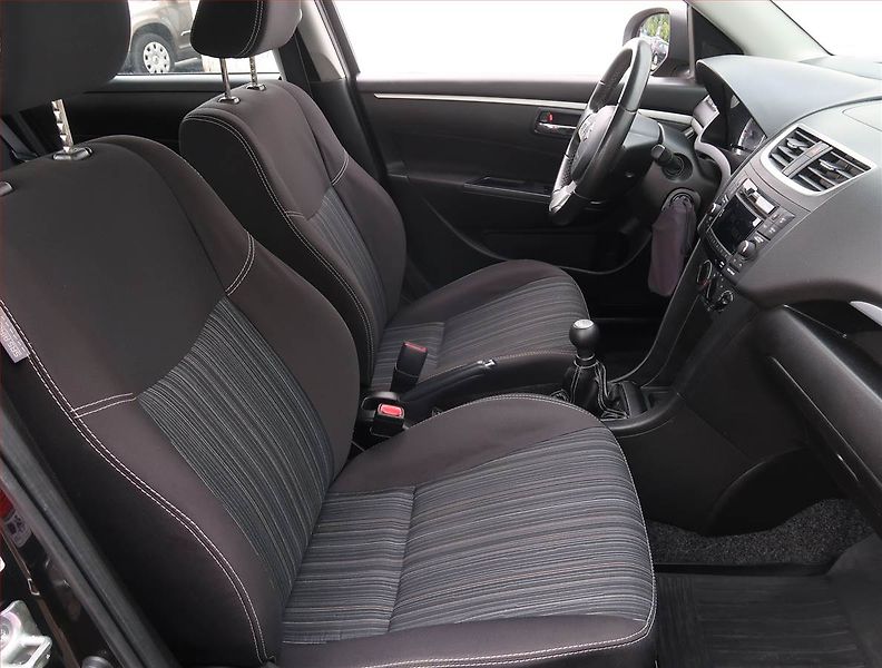 Suzuki Swift (2017) 1.2, Serv.kniha, Tempomat - fotka 9 z 17