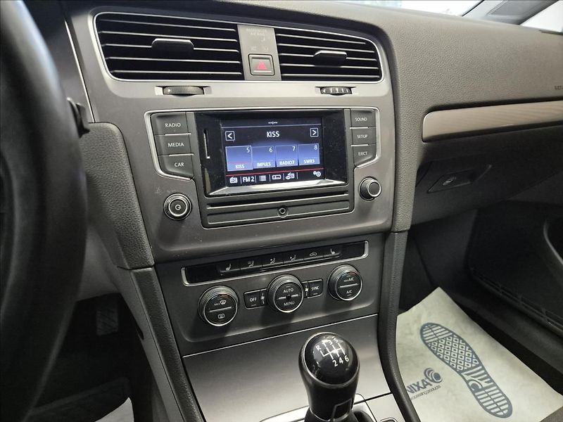Volkswagen Golf 1.2 TSI EDITION - fotka 14 z 22