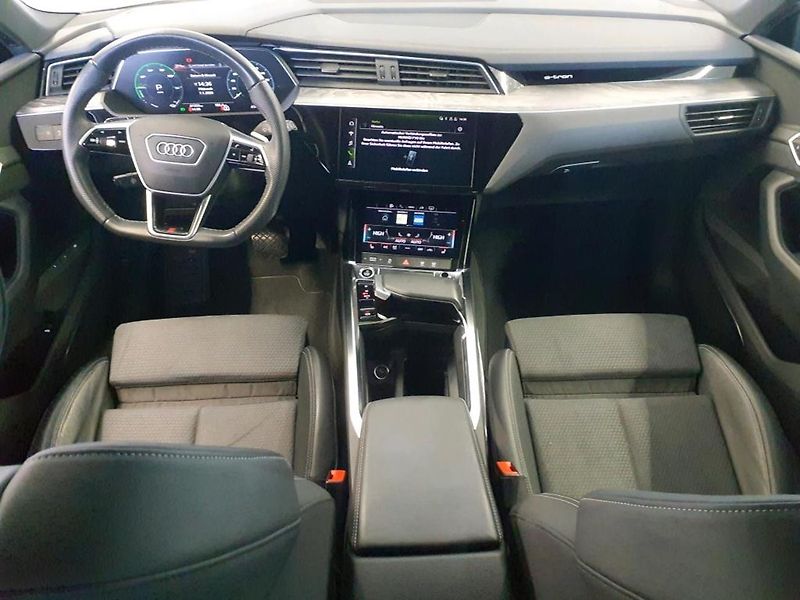 Audi e-tron 55 QUATTRO 300kw S LINE SOH97% - fotka 6 z 11