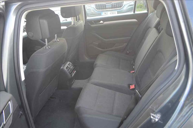 Volkswagen Passat (2017) VARIANT1,6 TDI BMT - fotka 19 z 22