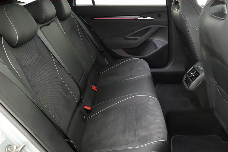 Škoda Superb (2025) 2.0 TDI, Sportline, Navigace - fotka 7 z 21