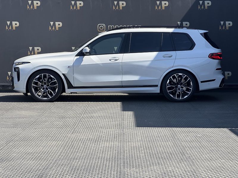 BMW X7 (2022) 40d 250kw M-Packet - fotka 7 z 60