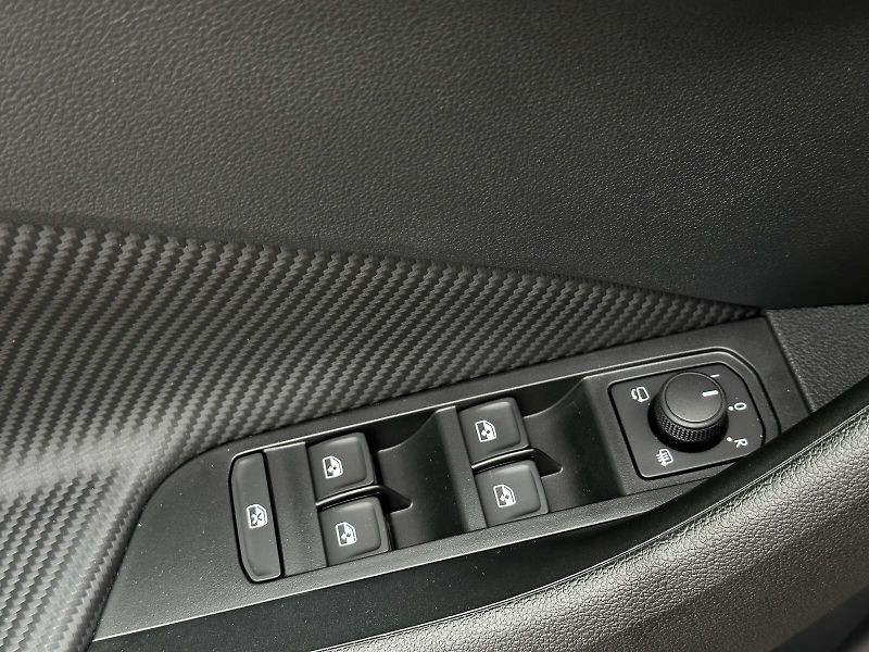 Škoda Scala 1.0TSi 116PS Monte Carlo Matri - fotka 15 z 44