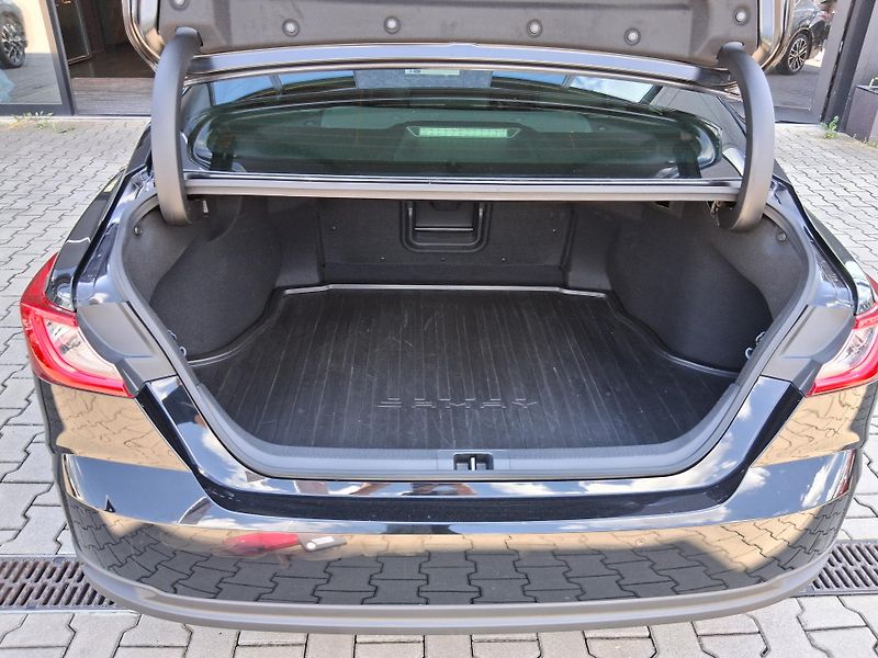 Toyota Camry EXECUTIVE 2.5 Hyb. 169 kW - fotka 6 z 40